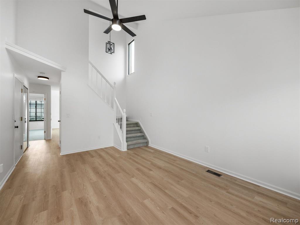 2581 S COMMERCE Road, Wolverine Lake, MI 48390 — Photo 4