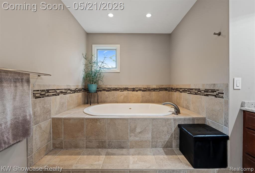 9650 Montgold Avenue, White Lake, MI — Photo 28