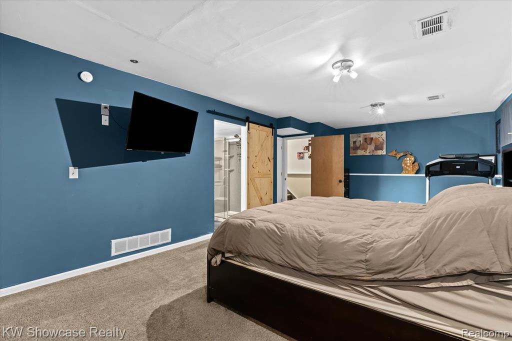 4665 Lakeborn Drive, White Lake, MI 48383 — Photo 21
