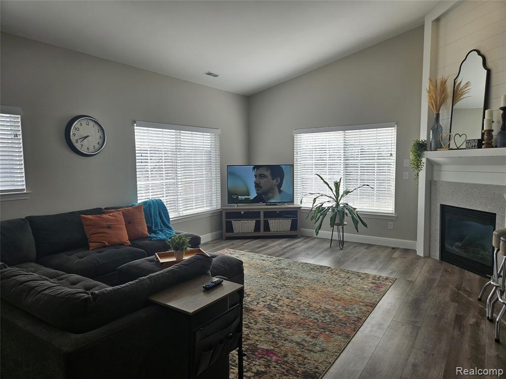 42627 Park Cresent Drive, 36, Sterling Heights, MI 48313 — Photo 9