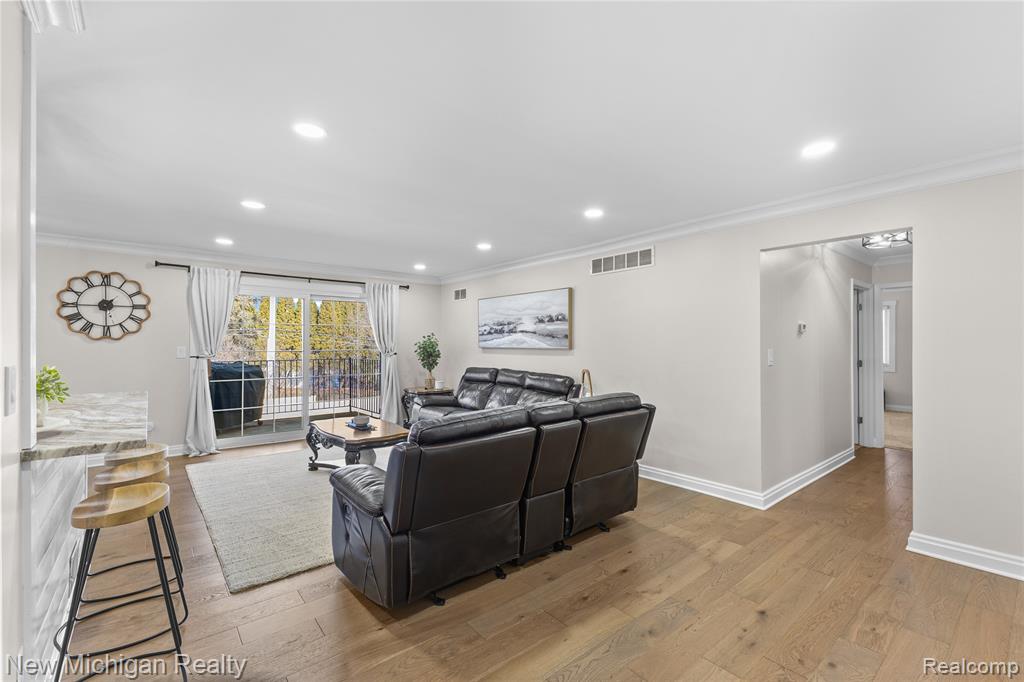 6103 Orchard Lake Road, 201, West Bloomfield, MI — Photo 21