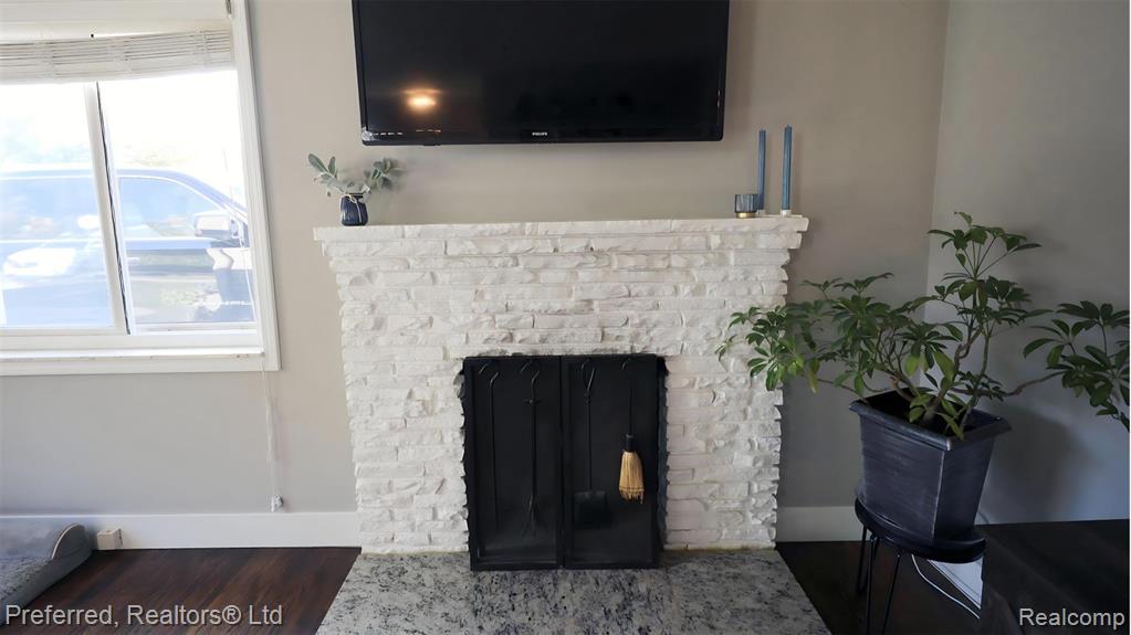 8483 Harding, Center Line, MI 48015 — Photo 4