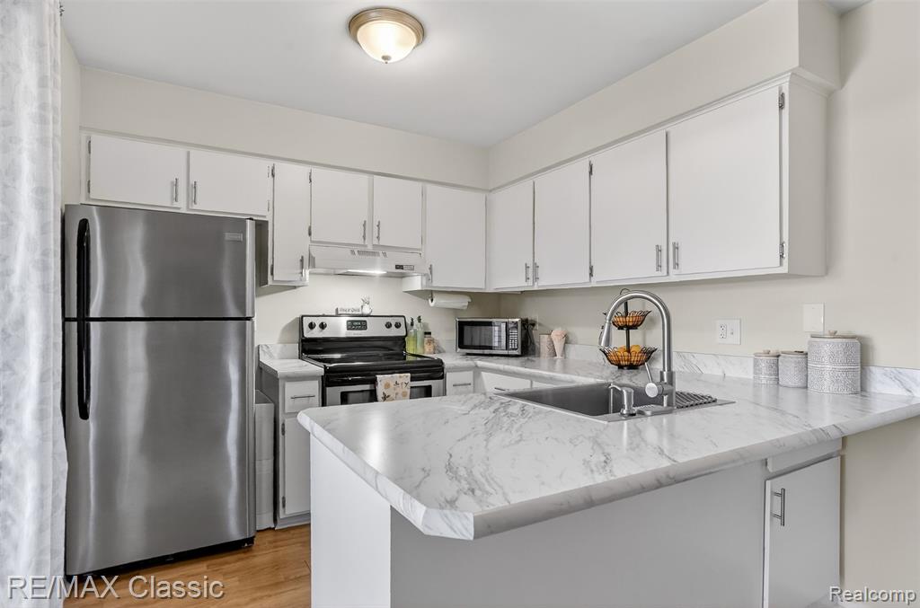 9 Willow Way, Waterford, MI 48328 — Photo 9