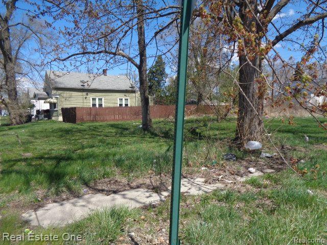 11802 SAINT LOUIS Street, Hamtramck, MI 48212 — Photo 2