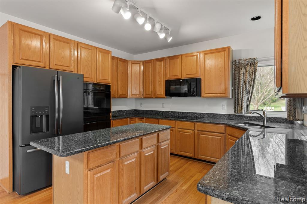 45857 ASHFORD Circle, Novi, MI — Photo 18