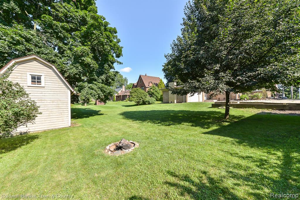 725 E GRAND RIVER Avenue, Fowlerville, MI 48836 — Photo 6