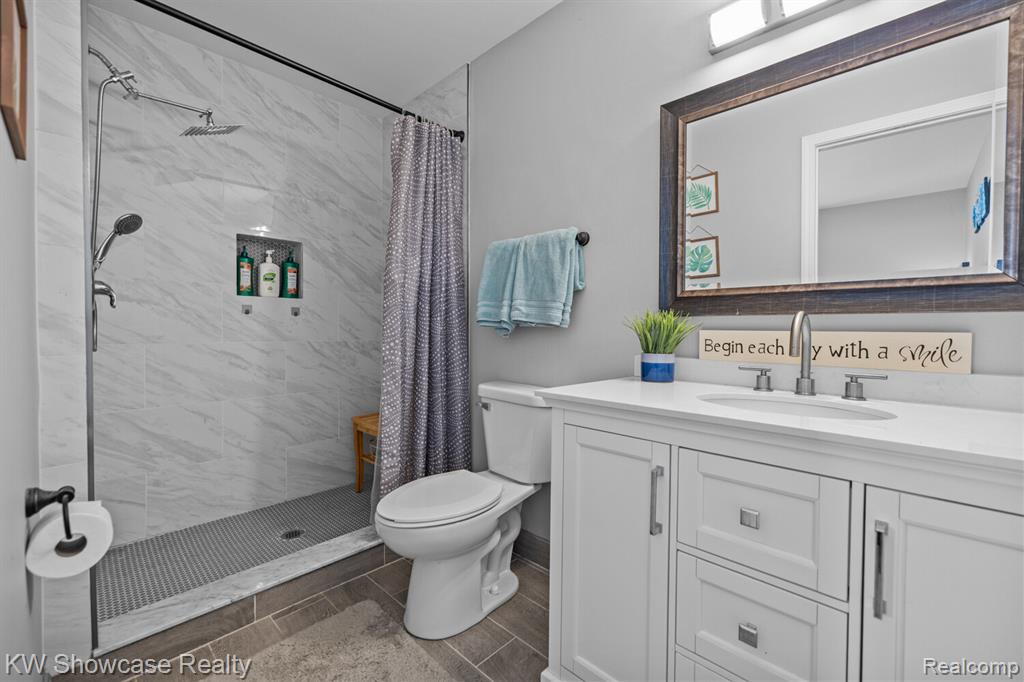 4687 Fairway Court, Waterford, MI 48328 — Photo 21
