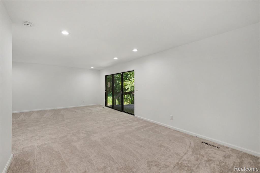2056 Walden Court, Flint, MI 48532 — Photo 6