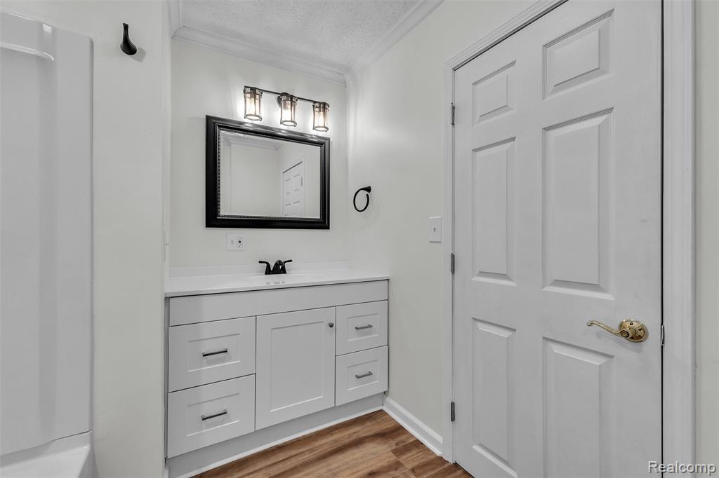 8165 Leonard Drive, Holly, MI 48442 — Photo 32