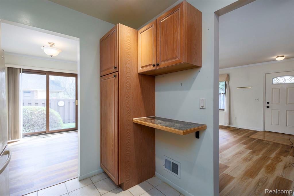 8707 Forest Court, Warren, MI 48093 — Photo 11