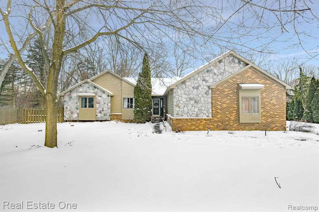 6540 NADETTE, Clarkston, MI — front exterior