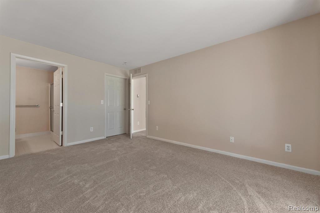 46254 CAVALIER Drive, Macomb, MI 48044 — Photo 29
