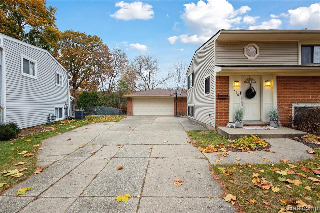 798 PANORAMA Drive, Milford, MI 48381 — Photo 5