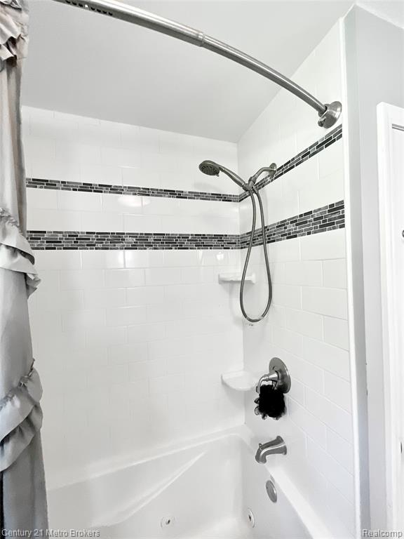 5363 Irish Road, Grand Blanc, MI 48439 — Photo 23