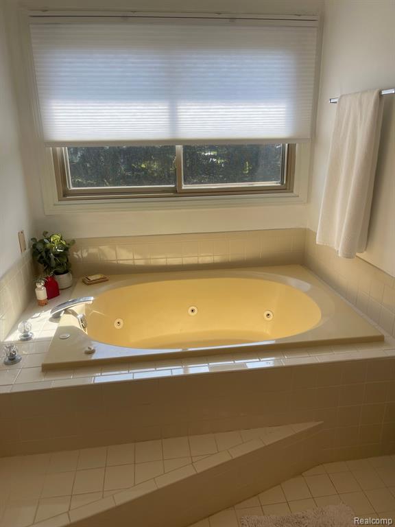 6792 PINE WAY Drive, Troy, MI 48098 — Photo 23