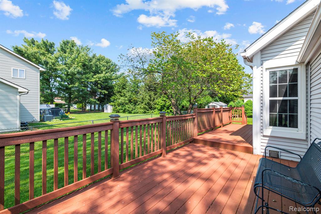9076 Wildwood Lake Dr, Whitmore Lake, MI 48189 — Photo 25
