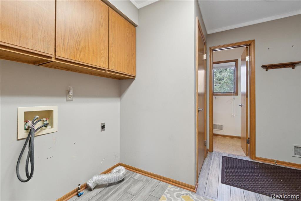 9400 ENGLISHMAN Drive, Fenton, MI 48430 — Photo 26