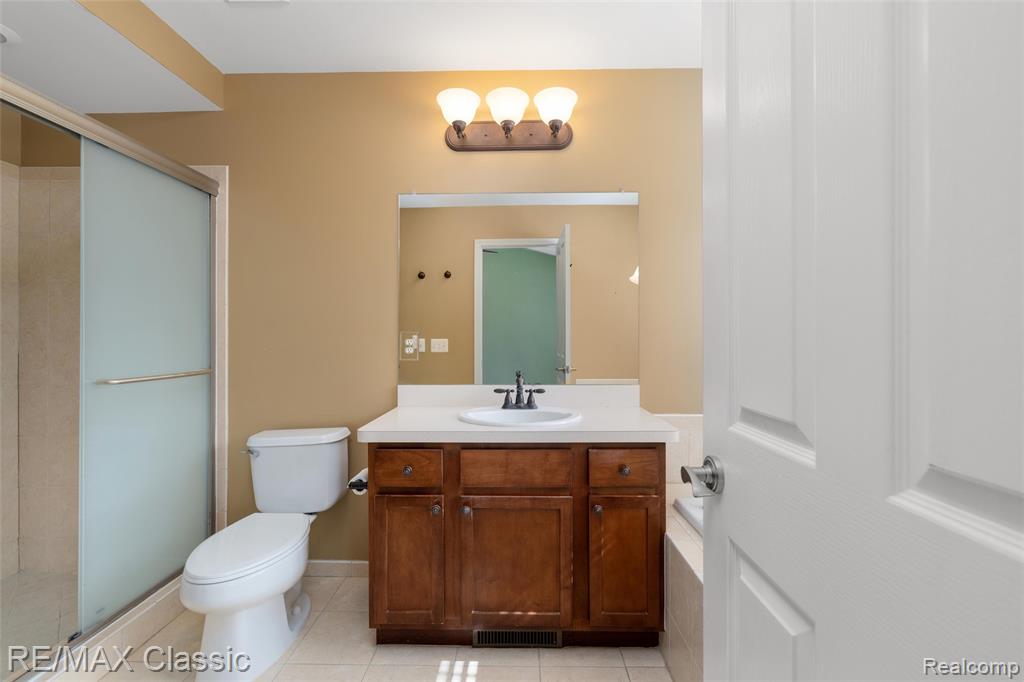 8114 Heron Hills Drive, Walled Lake, MI 48390 — Photo 19