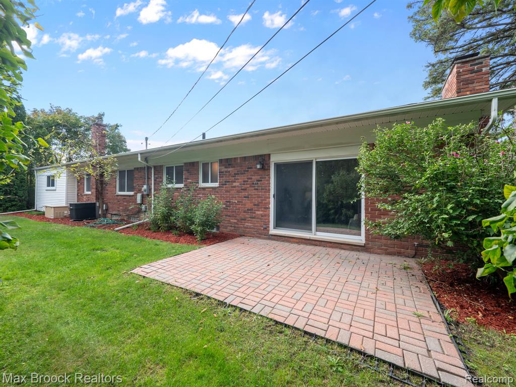 6769 Heather Heath, West Bloomfield, MI — Photo 34