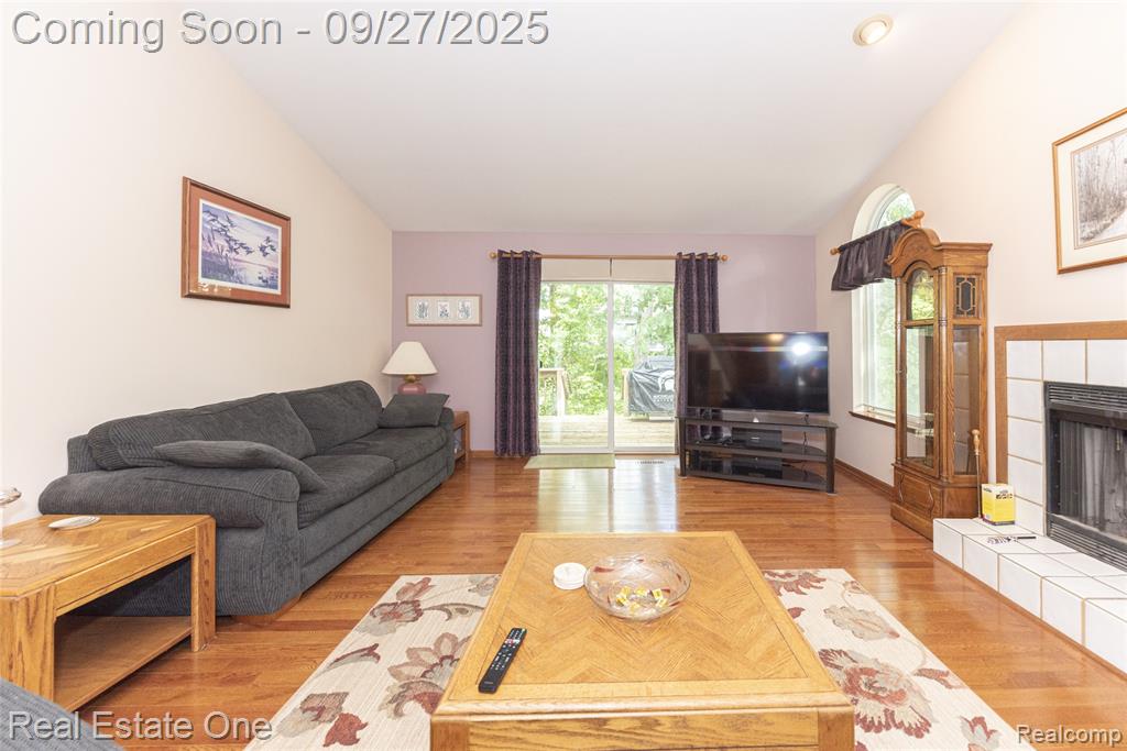 704 Grand Court, South Lyon, MI 48178 — Photo 10