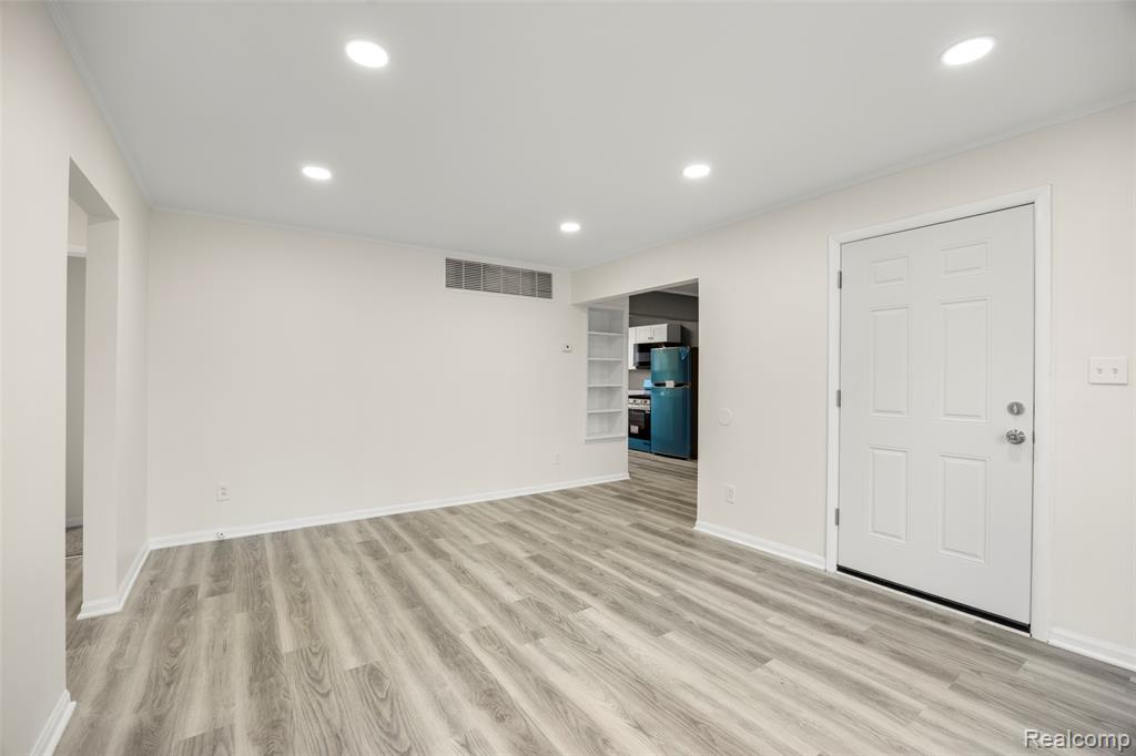 10731 Albany Street, Oak Park, MI 48237 — Photo 7