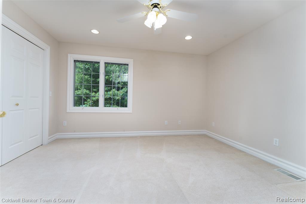 4692 Edinburgh Drive, Howell, MI 48843 — Photo 30