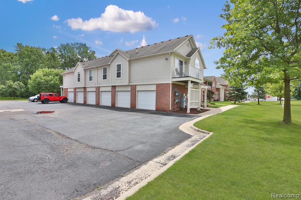 51699 ADLER PARK Drive W, Chesterfield, MI — Photo 2