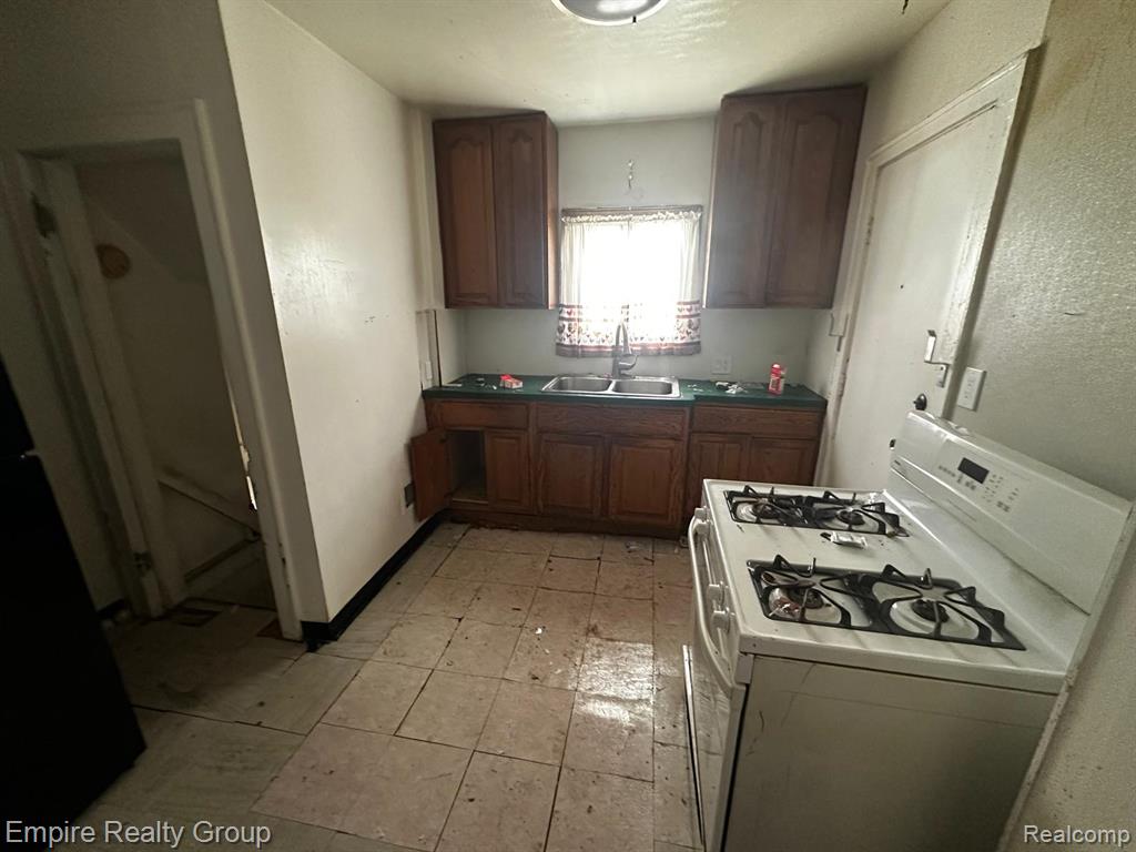 9326 Ward Street, Detroit, MI 48228 — Photo 17