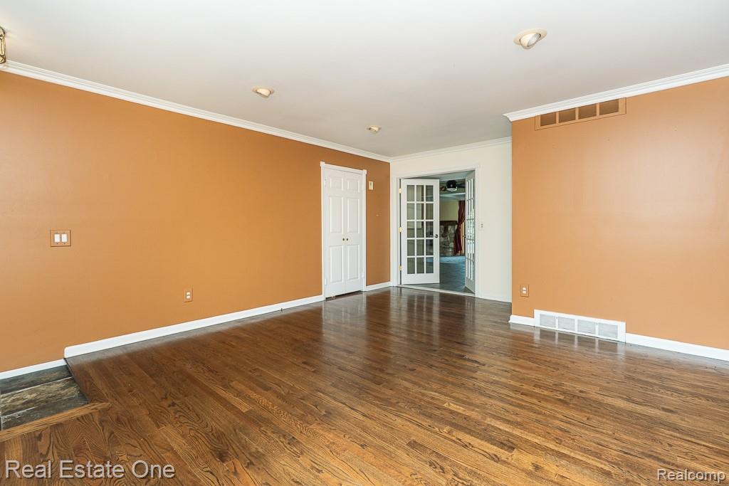6621 Northpoint Drive, Troy, MI 48085 — Photo 21