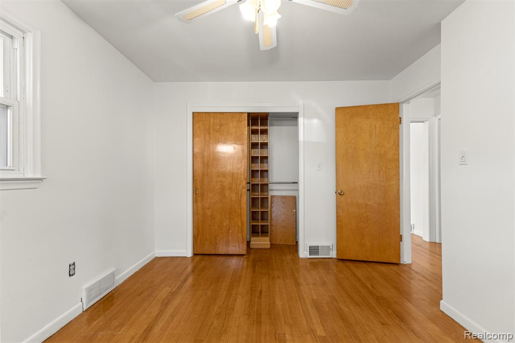 8255 Kinmore Street, Dearborn Heights, MI 48127 — Photo 17