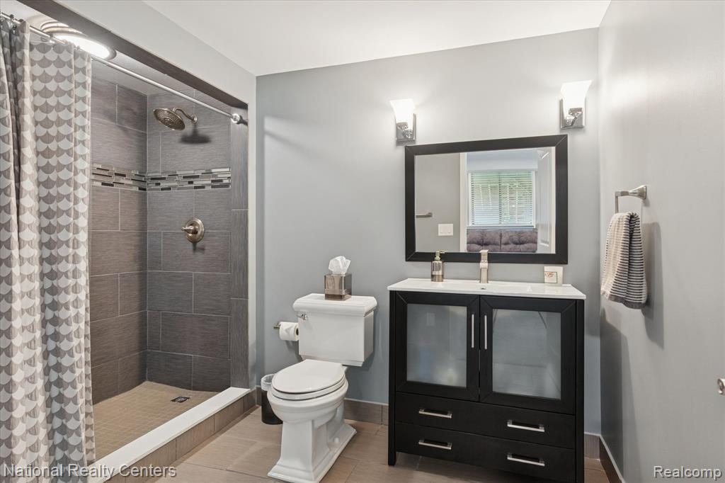 9888 Meadow View Court, Northville, MI 48167 — Photo 55
