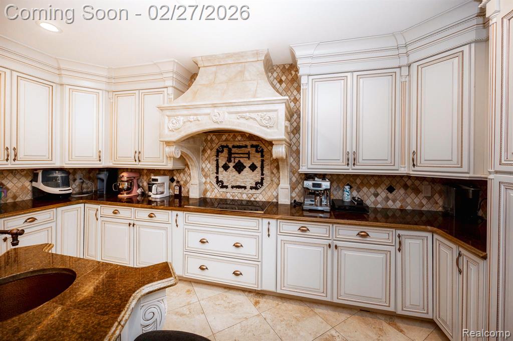6616 Fairwood Drive, Dearborn Heights, MI 48127 — Photo 29