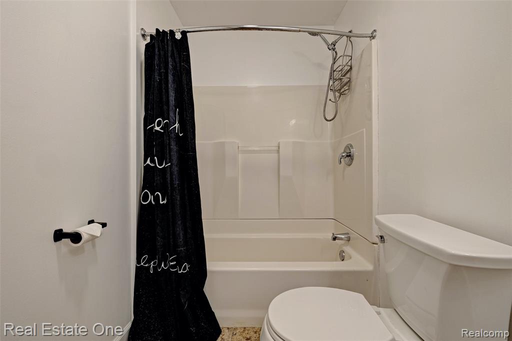 705 Richard Street, Holly, MI 48442 — Photo 27