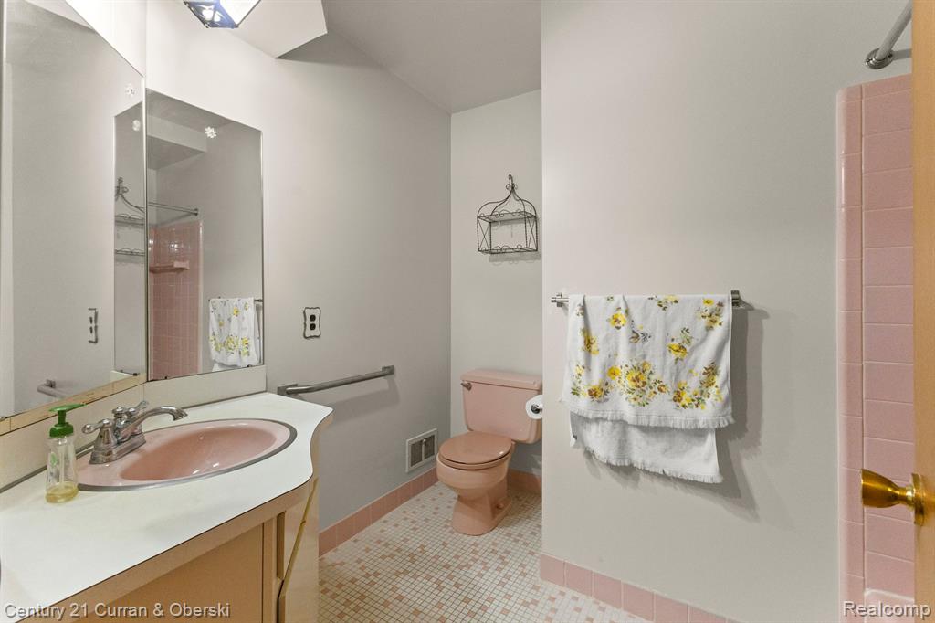 716 N CHARLESWORTH Street, Dearborn Heights, MI 48127 — Photo 26