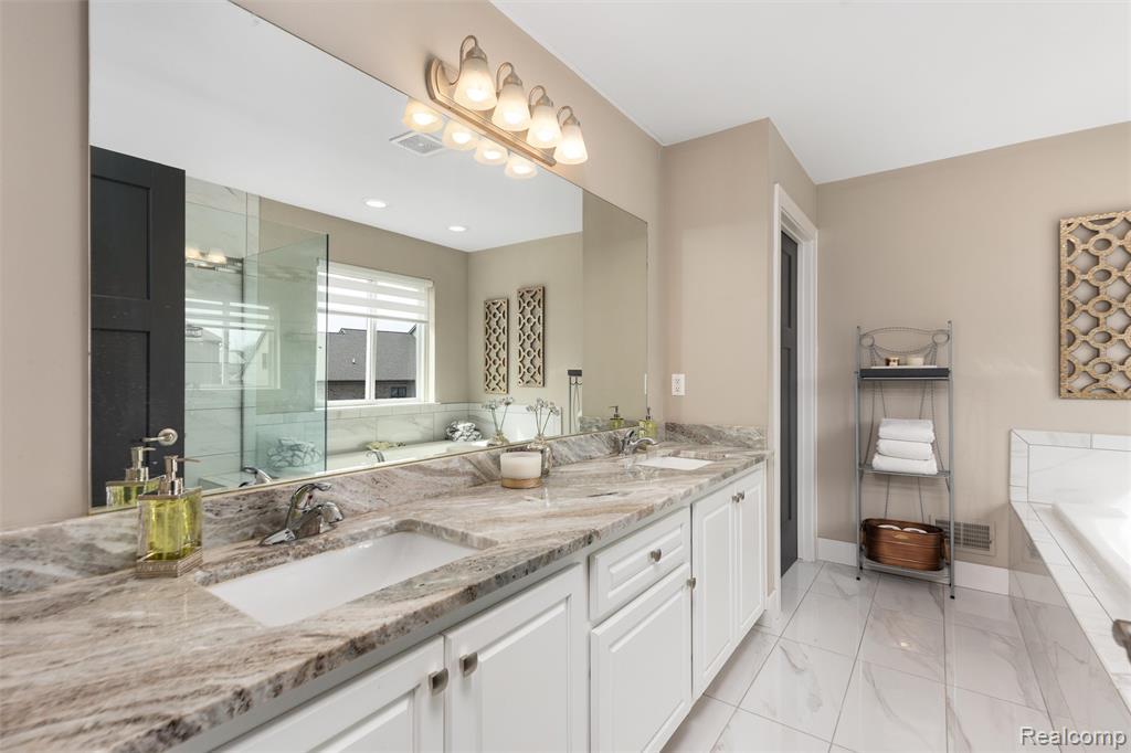 21924 E Majestic Drive, Macomb, MI 48044 — Photo 38
