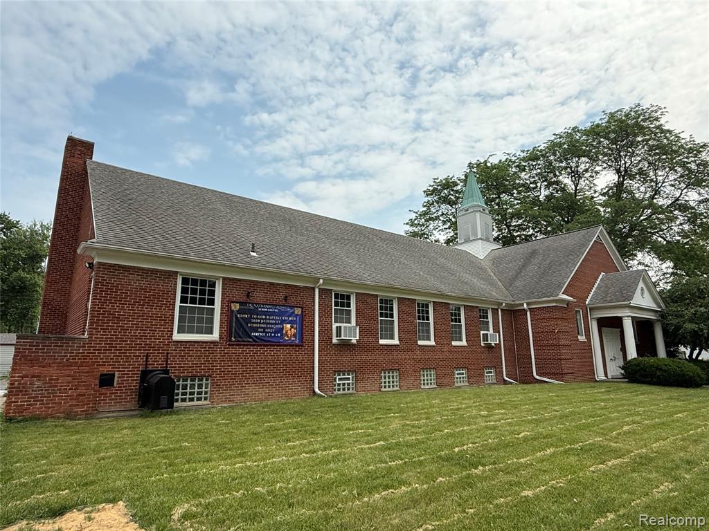 5000 5000 Pelham Rd Road, Dearborn Heights, MI 48125 — front exterior