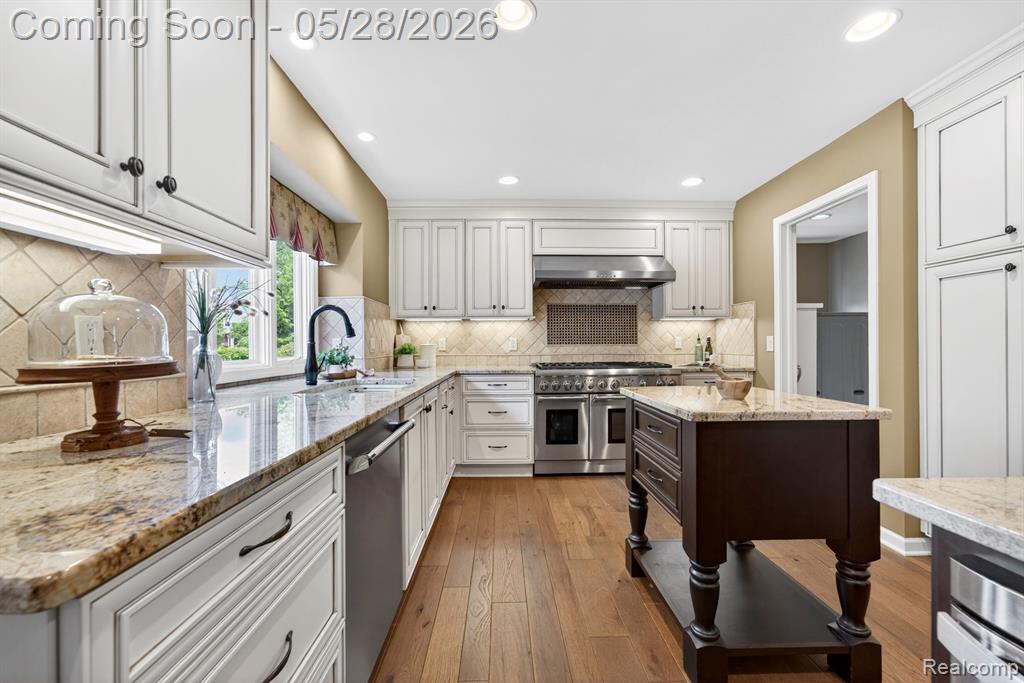 337 Country Club Court, Canton, MI 48188 — Photo 12