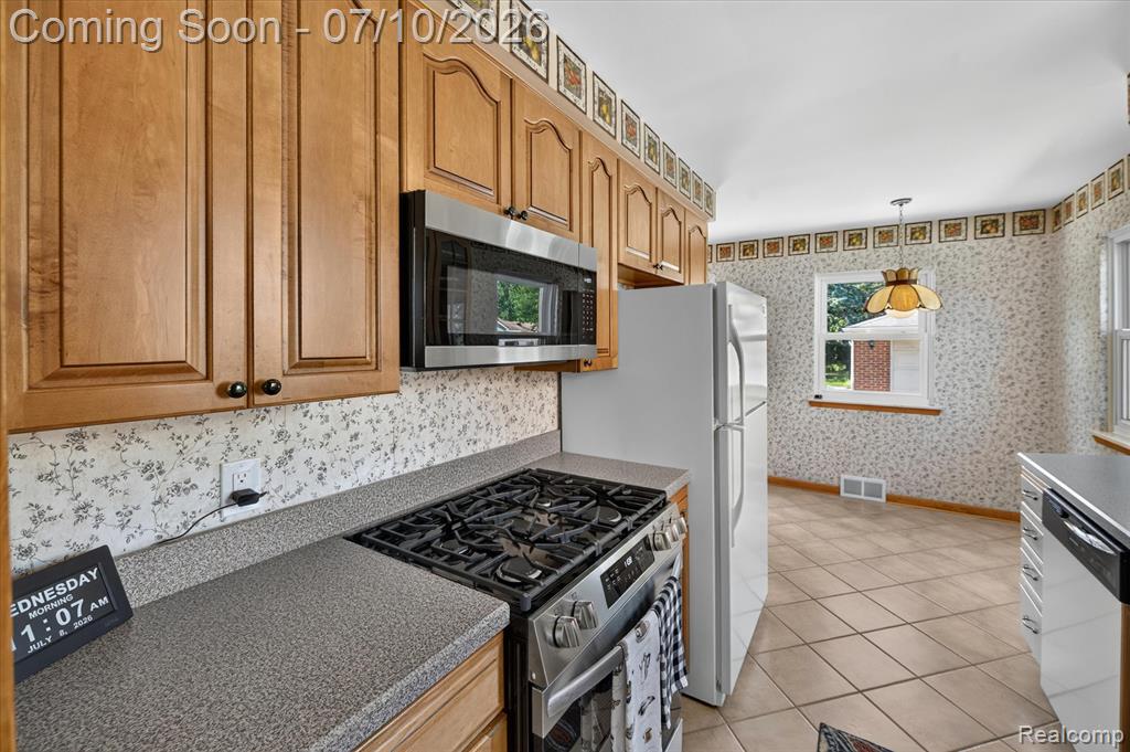 8599 Cardwell Street, Westland, MI — Photo 12