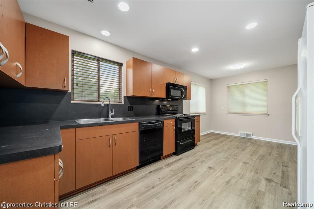 4912 S CLUNBURY Road, West Bloomfield, MI — Photo 15