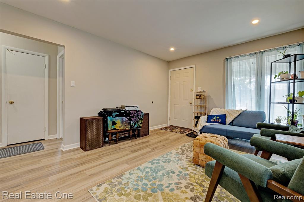 27732 Dartmouth Street, Madison Heights, MI 48071 — Photo 13