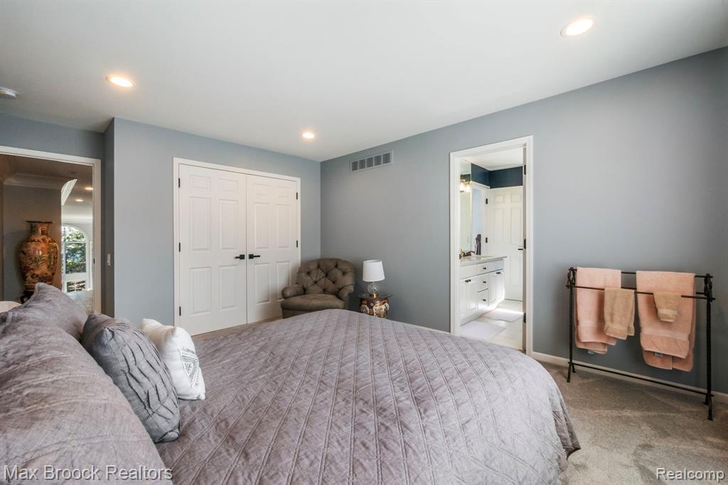 3828 PINE LAKE KNOLL Drive, West Bloomfield, MI 48324 — Photo 46