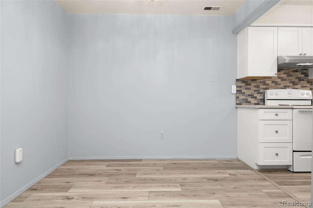 7806 Manor Circle, 101, Westland, MI — Photo 13