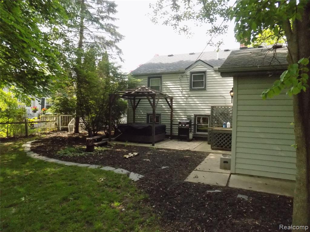 9207 Whitall Lane, Grosse Ile, MI 48138 — Photo 33