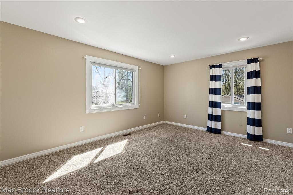 2375 Lakeside Drive, Highland, MI 48356 — Photo 31