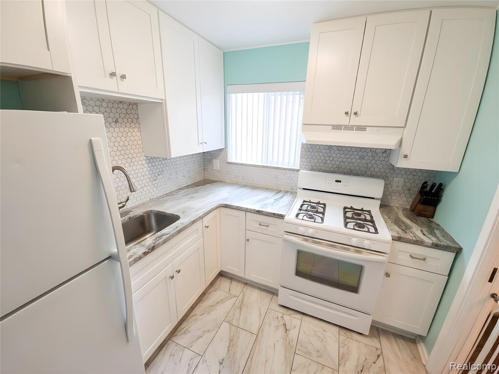 9921 Middlebelt Road, 32, Livonia, MI 48150 — Photo 4