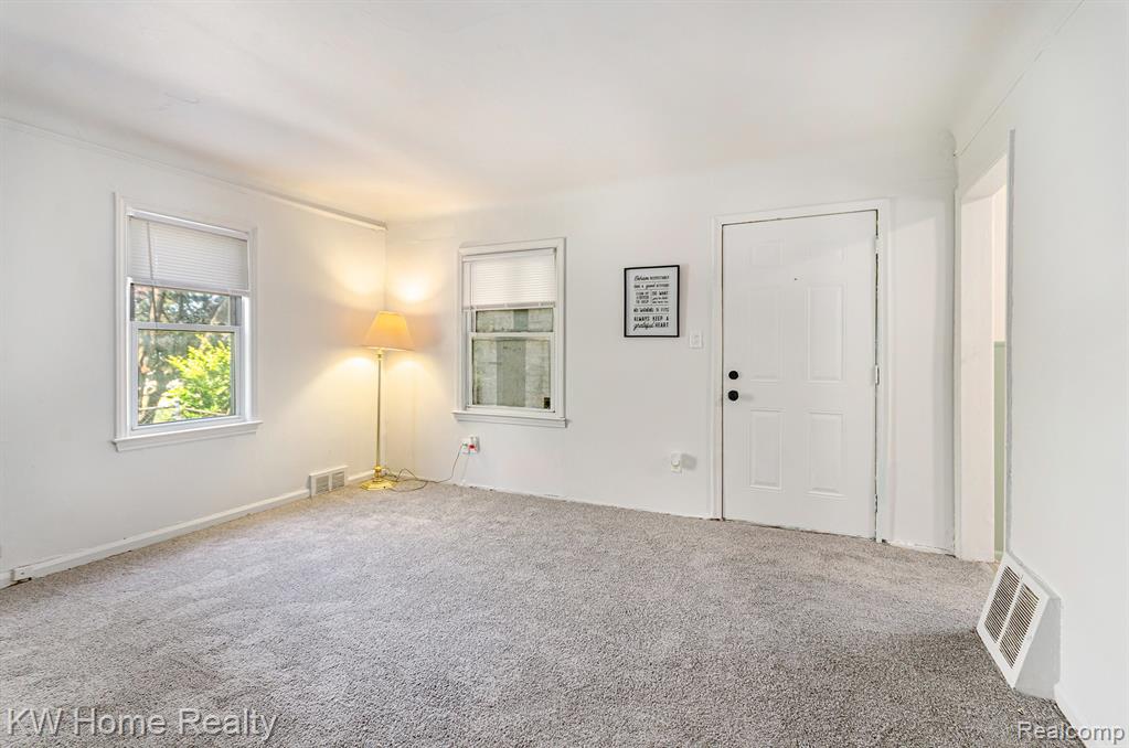8051 Ashton Avenue, Detroit, MI 48228 — Photo 4
