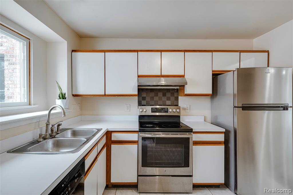 42739 Lilley Pointe Drive, Canton, MI, 48187