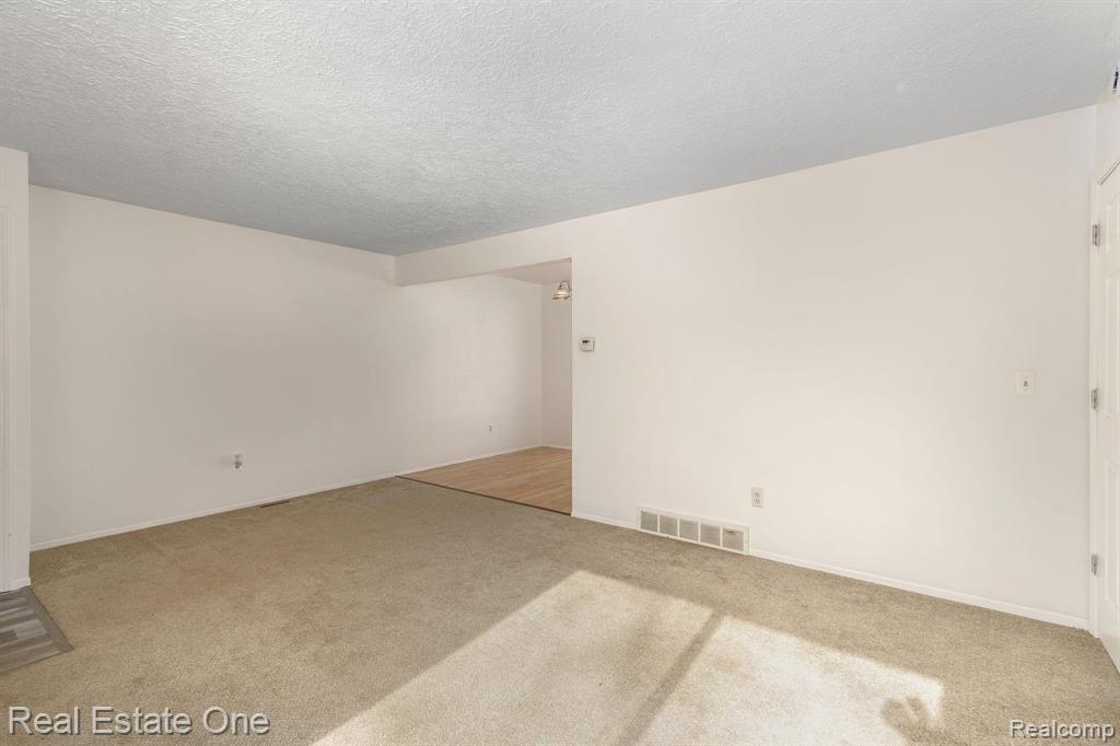 8060 MOUNTAIN VIEW, White Lake, MI — Photo 11
