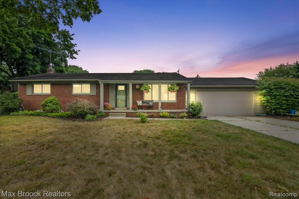 1800 Hollingsworth Drive, Commerce Twp, MI 48390