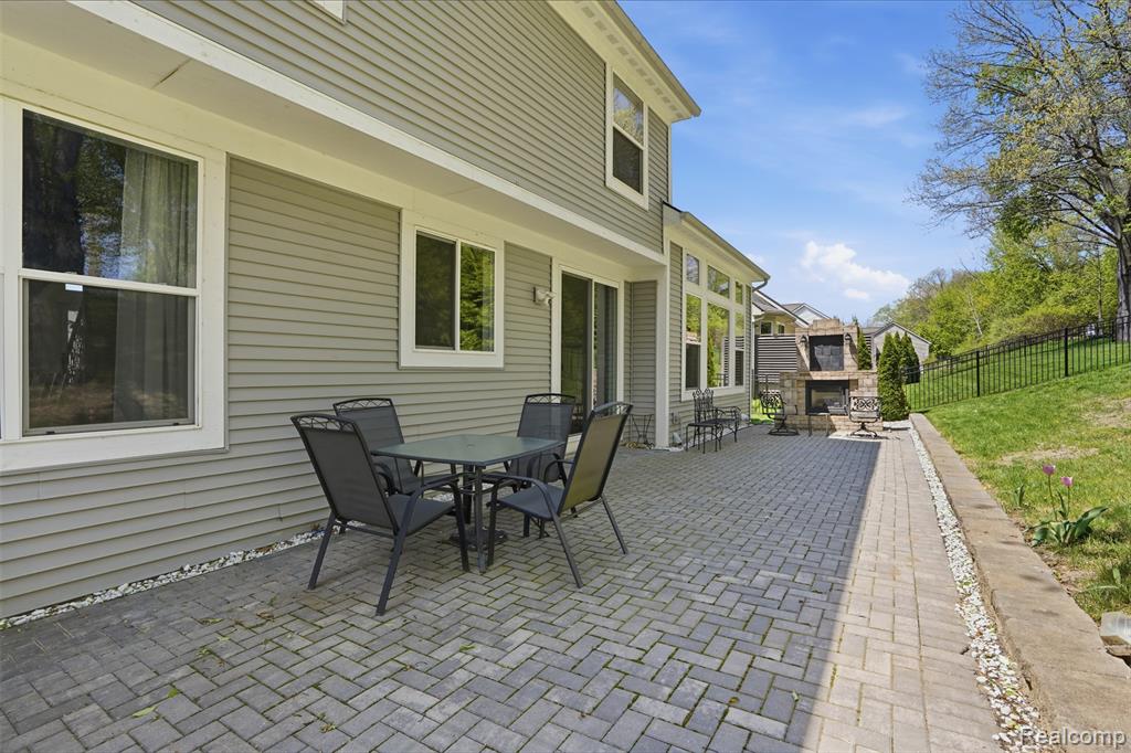 529 Napa Valley Drive, Milford, MI 48381 — Photo 29